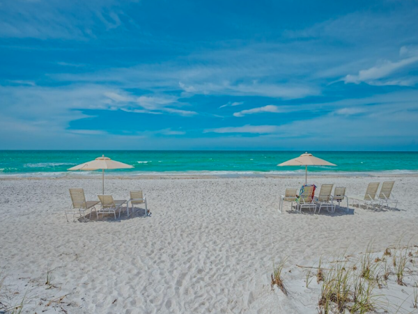 Beachfront Longboat Key Vacation Condo with Tennis Courts